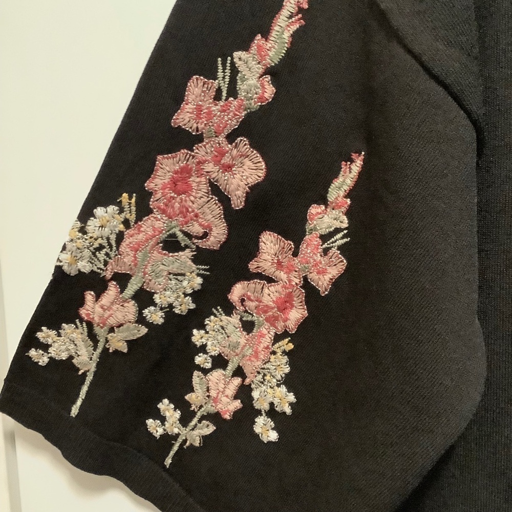 International Concepts| 2X Knit Embroidered 3/4 Sleeve Relaxed Feminine Drapey - Picture 6 of 9